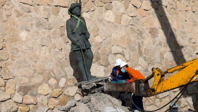 Letzte Franco-Statue aus der Öffentlichkeit entfernt