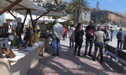 Weihnachtsmarkt im Hafen von Jávea