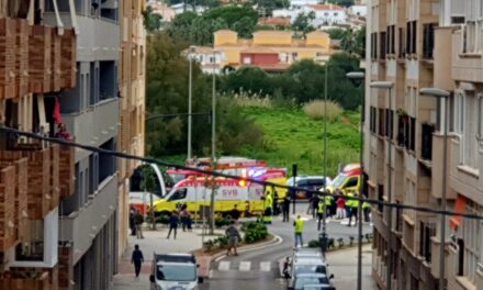 Simulation in Dénia: Teststraßenbahn überfährt ein Auto