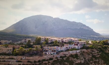 Fünfzehn Jahre ohne Abriss der Geisterstadt El Greco in Dénia