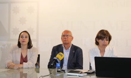 Der Stadtrat von Dénia stellt das Projekt CIFP Gent de Mar vor
