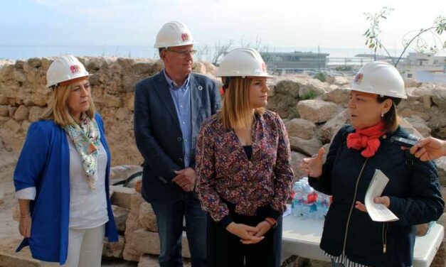 Die ummauerte maritime Fassade der Burg von Dénia nimmt Gestalt an