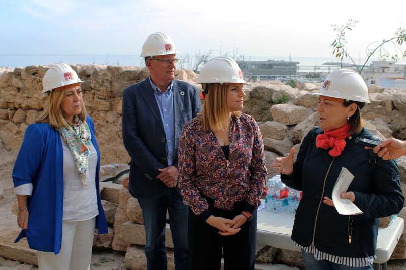 Die ummauerte maritime Fassade der Burg von Dénia nimmt Gestalt an