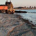 Dénia muss den Vertrag über die Strandreinigung noch einmal abschließen, nachdem die Algenaufbereitungsanlage “vergessen” wurde