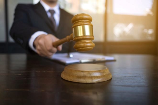 Ein Urteil bestätigt die Versiegelung der Tresore von zwei Bauunternehmern aus Dénia, gegen die die Steuerbehörden ermitteln
